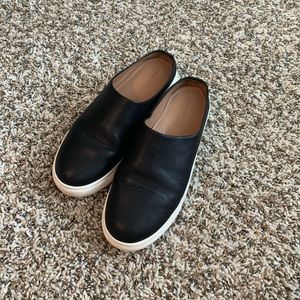 Slip on black sneaker